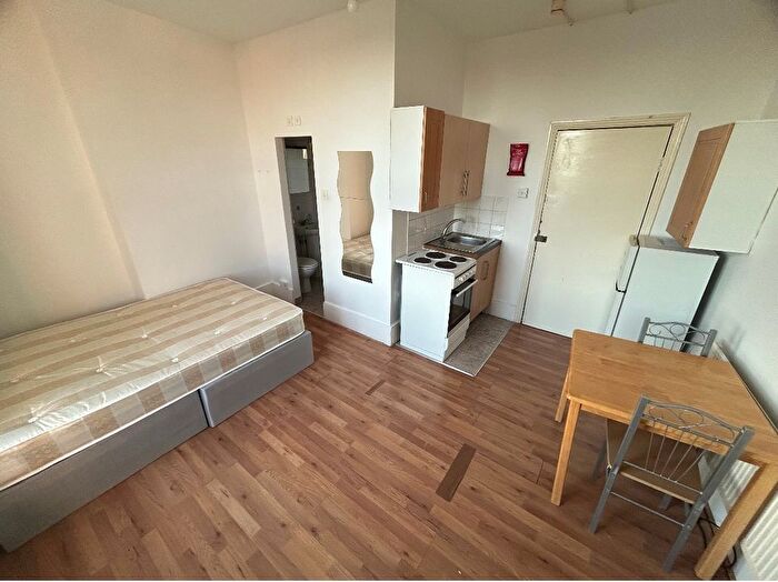 Studio To Rent In Bounds Green Road, Bounds Green, N11