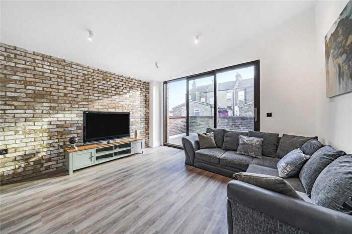 2 Bedroom Apartment For Sale In Michigan Avenue, London, E12