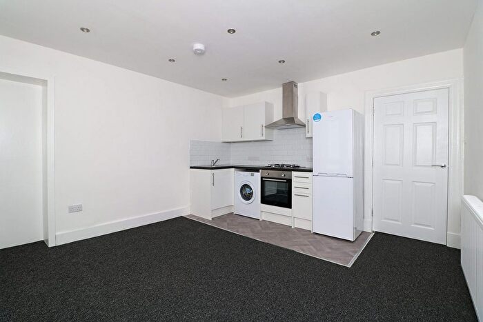 2 Bedroom Flat To Rent In Provost Road, Dundee, DD3