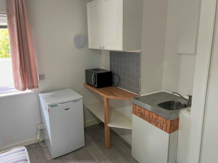 Studio To Rent In Creswick Road, Acton, W3