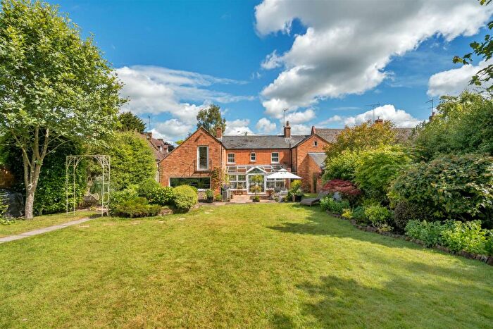 4 Bedroom House For Sale In South Street, Woodford Halse, Daventry, NN11