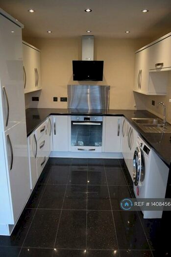 2 Bedroom Flat To Rent In Linden Close, Dunstable, LU5