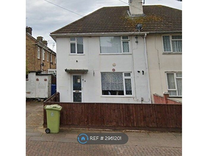 3 Bedroom Semi-Detached House To Rent In Winchester Avenue, Grimsby, DN33