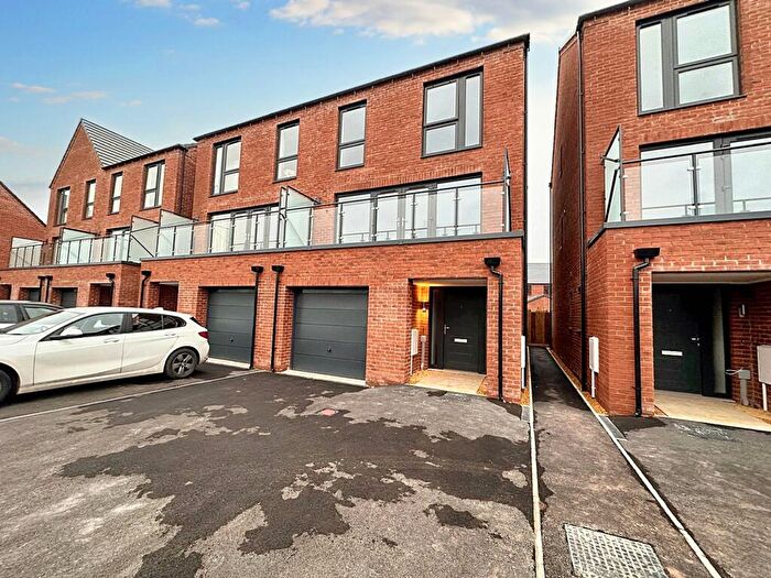4 Bedroom Town House To Rent In Julians Reen Close, Glan Llyn, NP19
