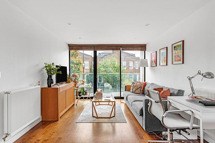 2 Bedroom Apartment For Sale In Richmond Road, London, E8