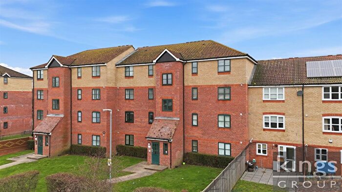 2 Bedroom Flat For Sale In Eden Close, Enfield, EN3