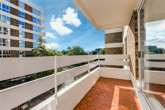 2 Bedroom Flat To Rent In March Court, Warwick Drive, London, SW15