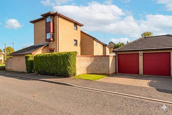 3 Bedroom Detached House To Rent In Chevalier Grove, Crownhill, Milton Keynes, Bucks, MK8