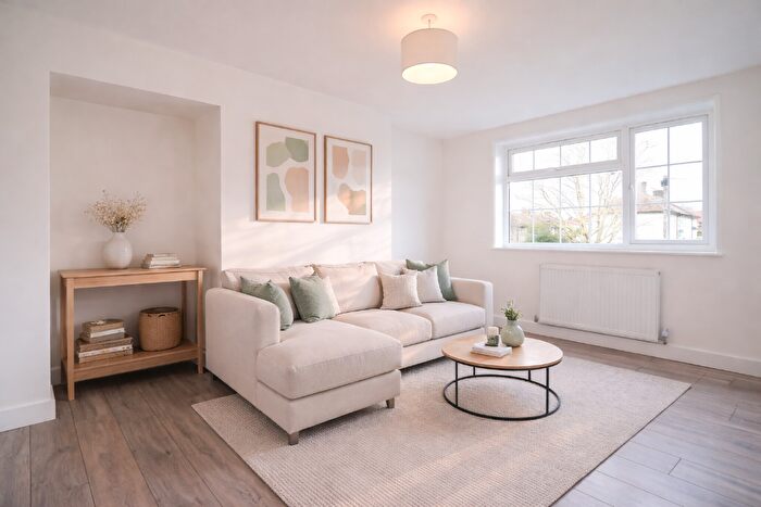 3 Bedroom Duplex For Sale In Edrick Walk, Edgware, Middlesex, HA8