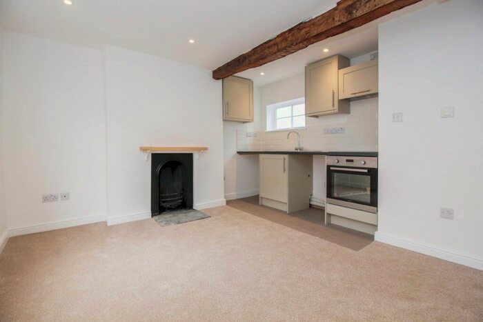 1 Bedroom Flat To Rent In The Mews, Banbury, Oxon, OX16