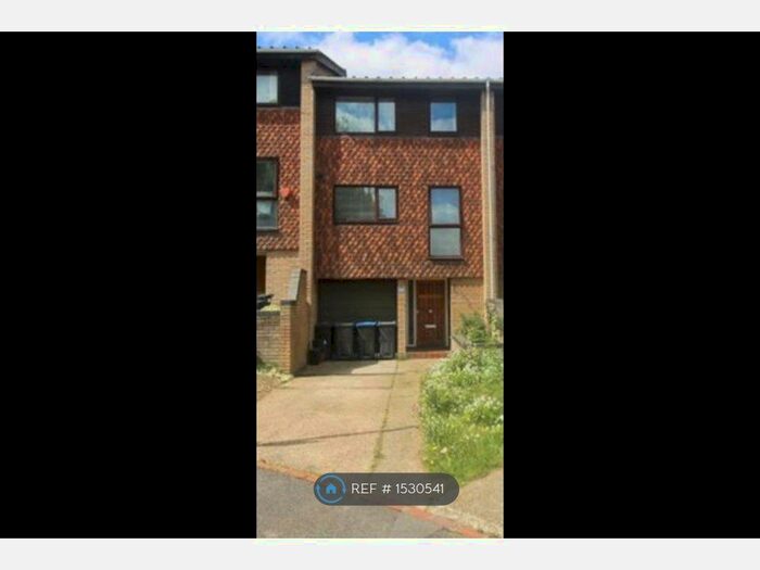 4 Bedroom Terraced House To Rent In Deans Close, Croydon, CR0
