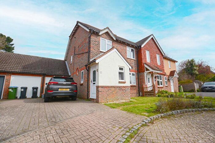 3 Bedroom Semi-Detached House For Sale In Pebble Walk, Littlehampton, BN17