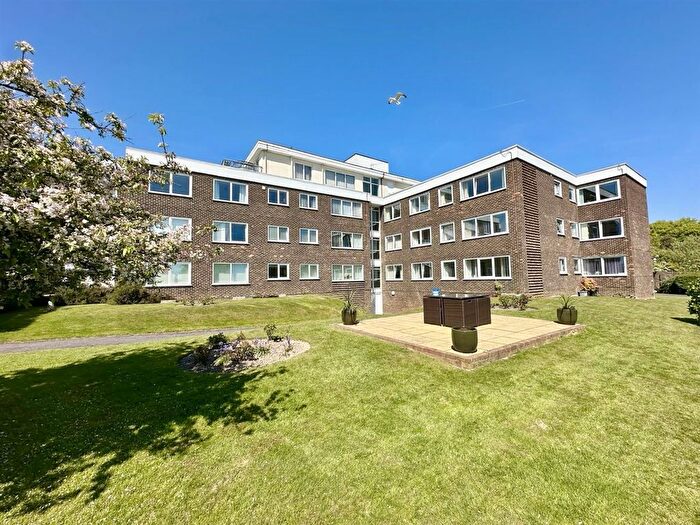 2 Bedroom Flat For Sale In Hastings Road, Bexhill-On-Sea, TN40