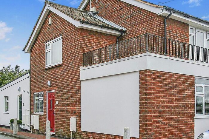 2 Bedroom Flat To Rent In Woodland Avenue, Hutton, Brentwood, CM13