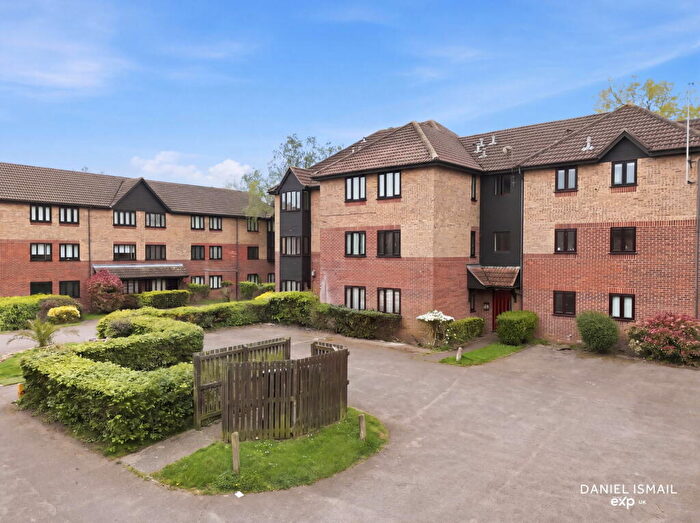 1 Bedroom Flat For Sale In Copperfields, Laindon, SS15