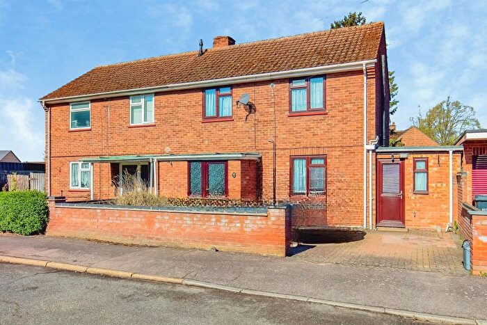 2 Bedroom Semi Detached House For Sale In Beech Grove, St. Neots, PE19