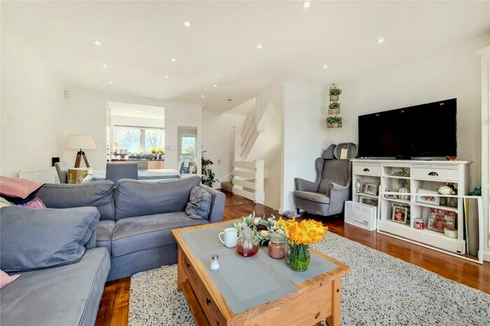 4 Bedroom House To Rent In Taeping Street, Millwall, E14