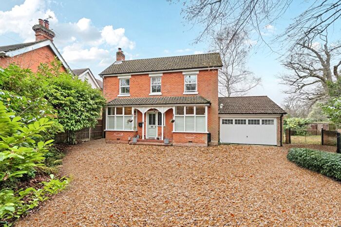 4 Bedroom Detached House For Sale In Aldershot Road, Fleet, GU51