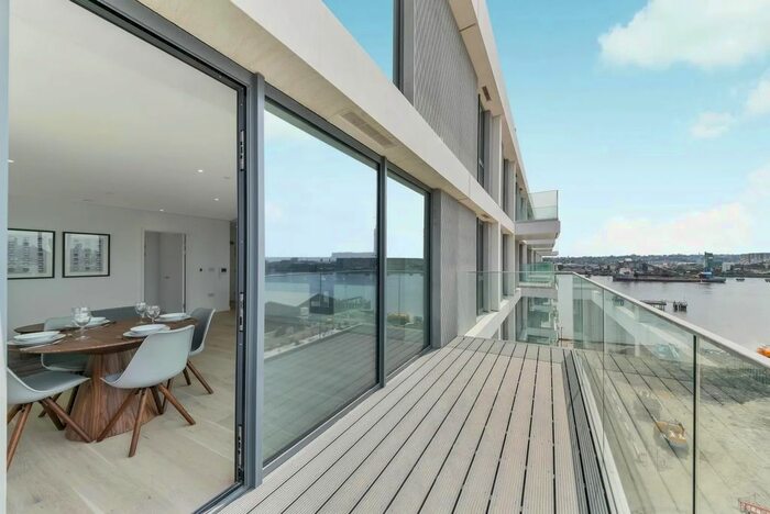 2 Bedroom Flat For Sale In Bonnet Street, London, E16