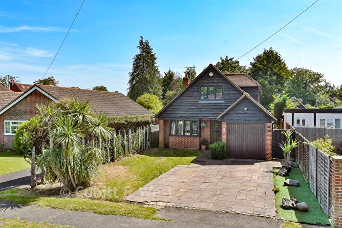 4 Bedroom Detached House For Sale In Wolverton Gardens, Horley, Surrey, RH6
