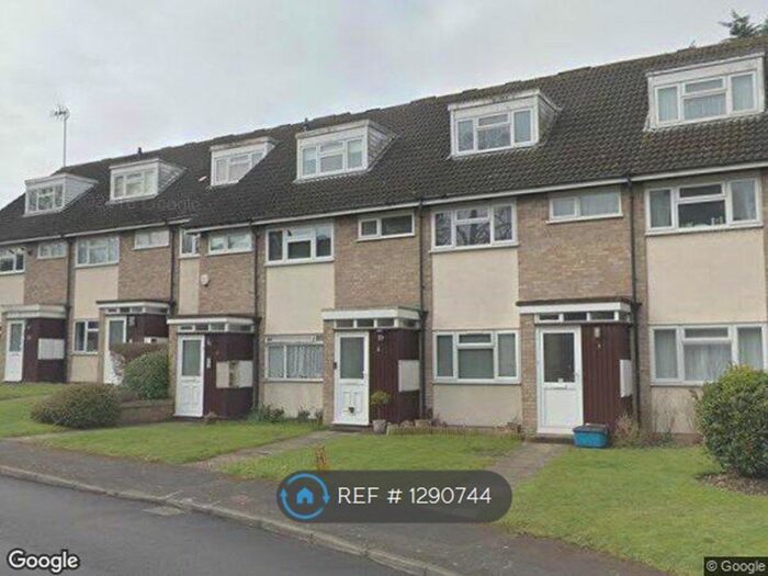 2 Bedroom Maisonette To Rent In Harriet Way, Bushey WD23