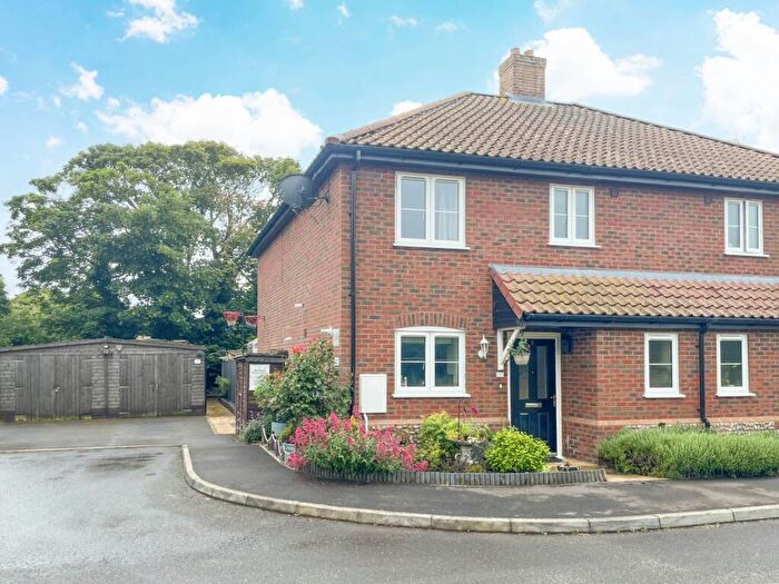 3 Bedroom Semi-Detached House For Sale In Gooch Close, Bacton, NR12