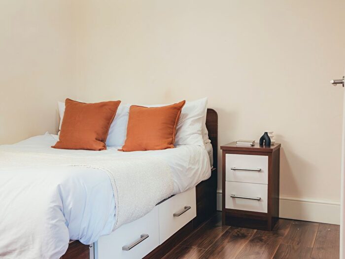 Studio To Rent In Blenheim Terrace, Leeds, LS2