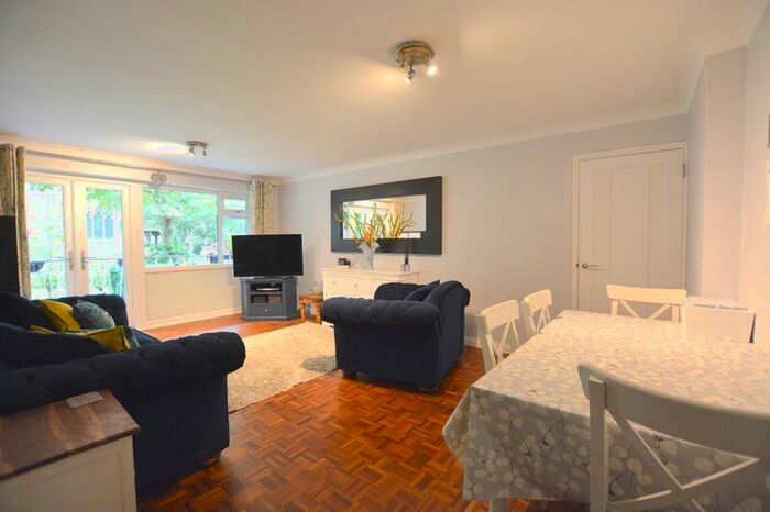 2 Bedroom Flat To Rent In Westfield Park, Hatch End, HA5