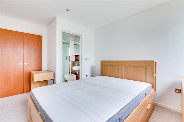 2 Bedroom Flat To Rent In Balham Grove, Balham, SW12