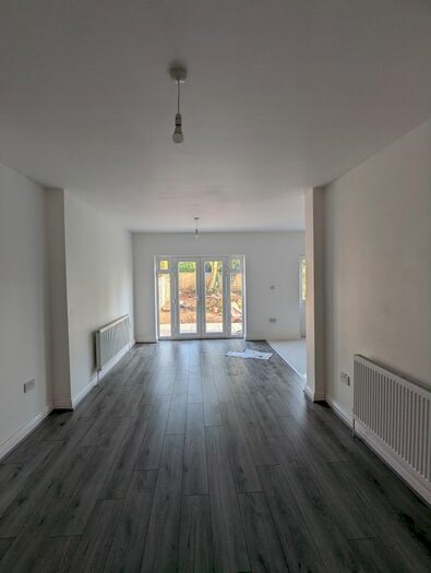 3 Bedroom Semi-Detached House To Rent In Buffery Road, Dudley, DY2