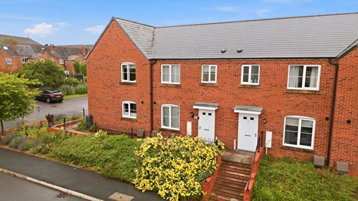 3 Bedroom Semi-Detached House For Sale In Hankinson Road, Warwick, CV34