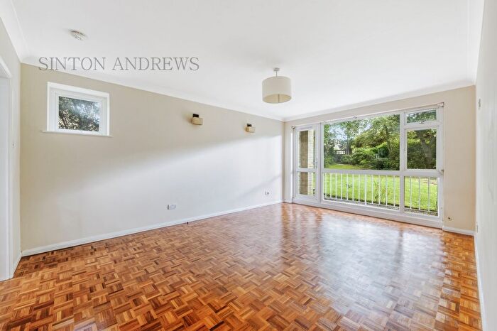 2 Bedroom Flat For Sale In Dene Court, Mount Avenue, Ealing, W5