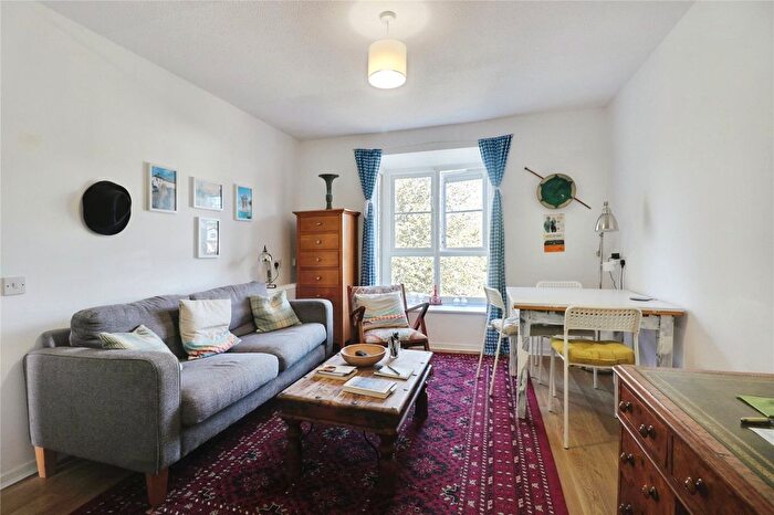2 Bedroom Flat For Sale In Old School Close, Melrose Road, SW19