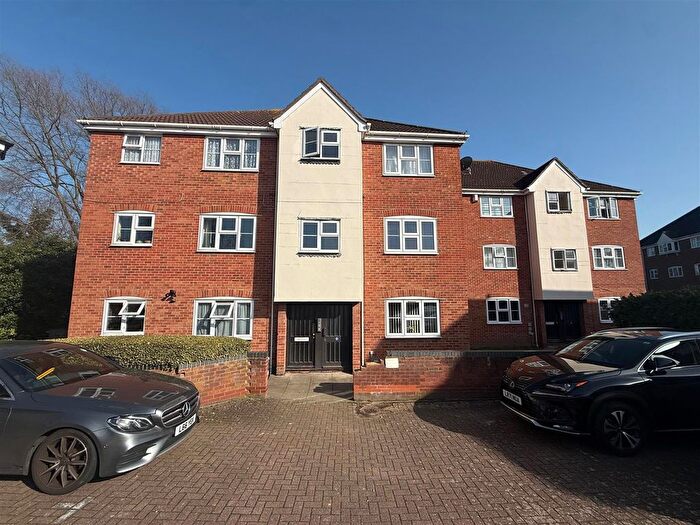 2 Bedroom Flat To Rent In Burdetts Road, Dagenham, RM9