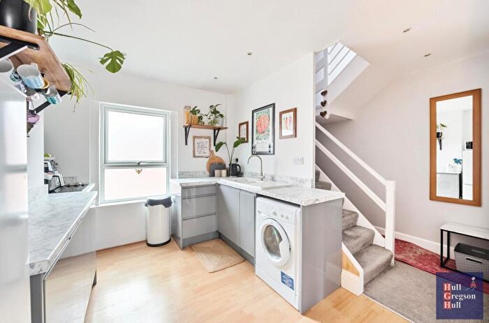 1 Bedroom Flat For Sale In Cornwall Road, Swanage, BH19 - Photo 7
