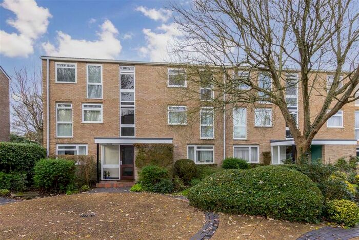 1 Bedroom Flat To Rent In Harrowdene Gardens, Teddington, TW11