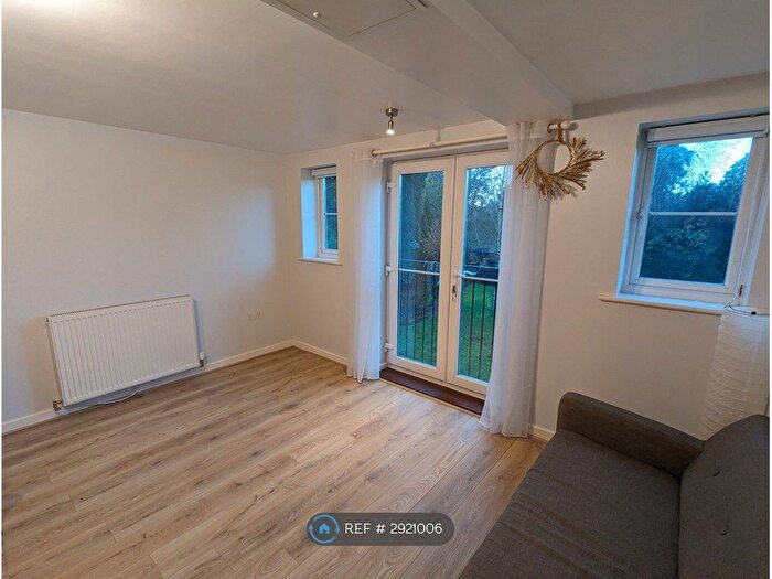 2 Bedroom Flat To Rent In Oak Tree Court, Southampton, SO16
