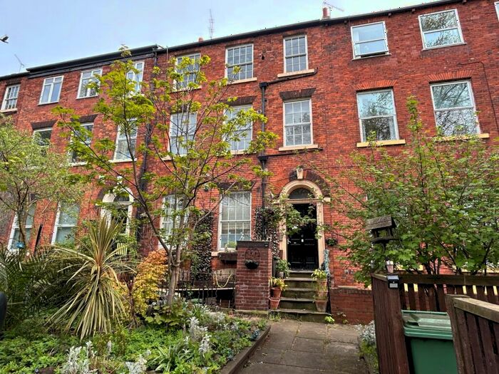 1 Bedroom Flat To Rent In Blenheim Square, Leeds, LS2