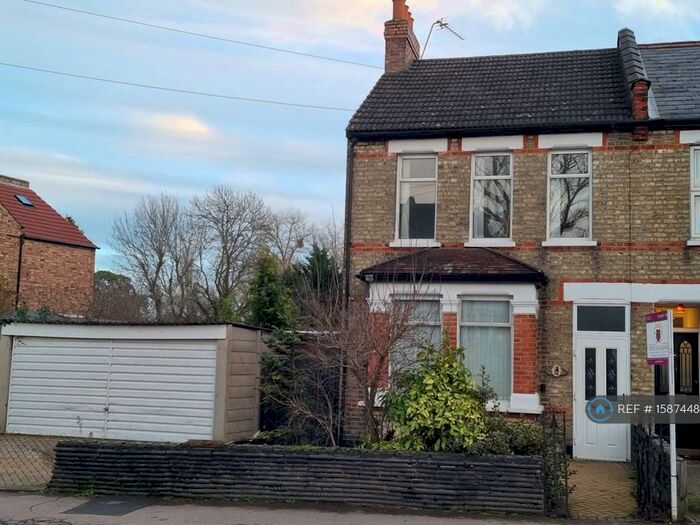 3 Bedroom Semi-Detached House To Rent In Park Road, New Barnet, Barnet, EN4
