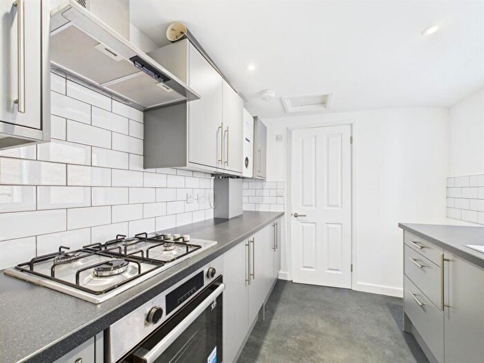 2 Bedroom Flat To Rent In High Street, Hanham, BS15