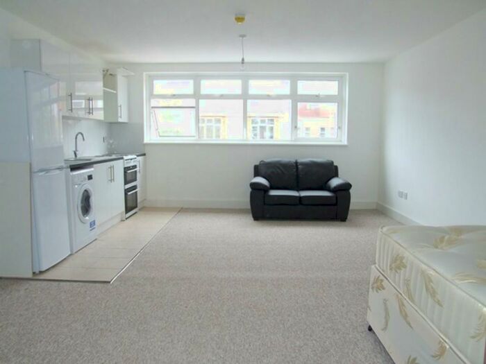 Studio To Rent In Hutton Grove, Finchley, N12