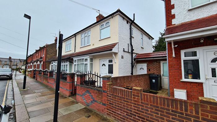 Studio To Rent In Standard Road, Hounslow, TW4