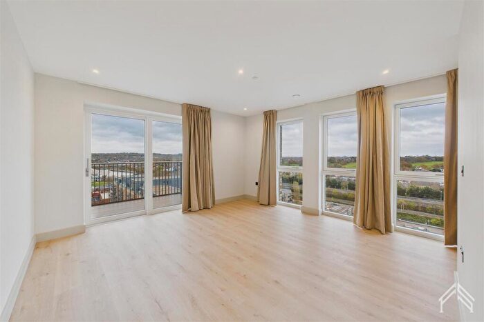 3 Bedroom Apartment To Rent In Draycote House, London, NW9