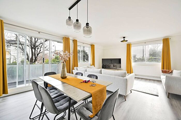 3 Bedroom Flat To Rent In Warwick Gardens, Earls Court, London, W14