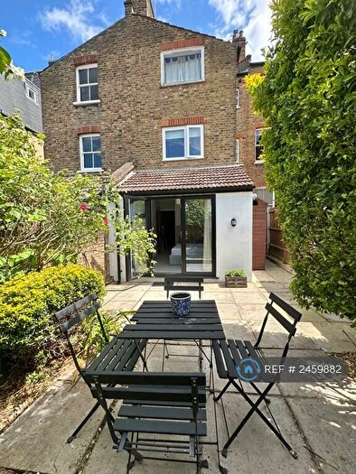 2 Bedroom Flat To Rent In Battersea, London, SW11