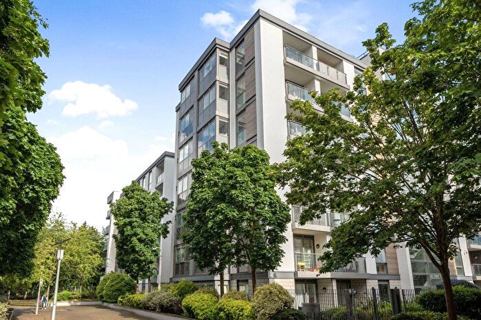 1 Bedroom Flat To Rent In Golden Mile House, Clayponds Lane, Brentford, TW8