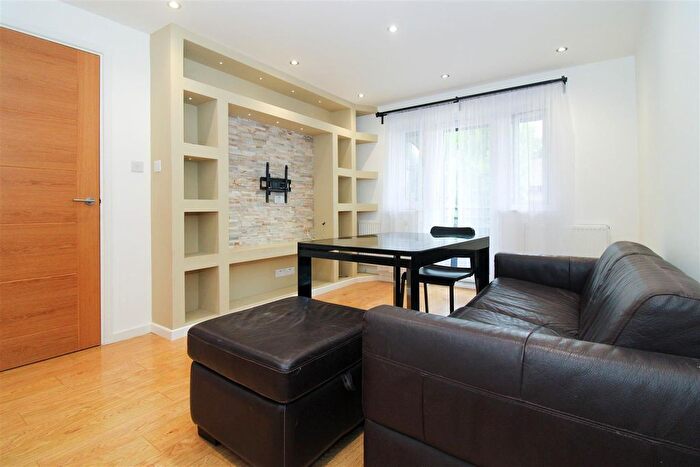 2 Bedroom Flat For Sale In Daubeney Gardens, London, N17