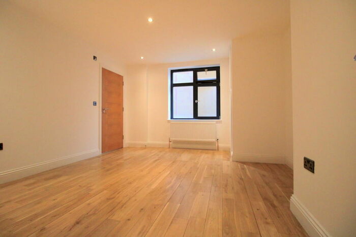 2 Bedroom Apartment To Rent In Hoxton Street, London, N1