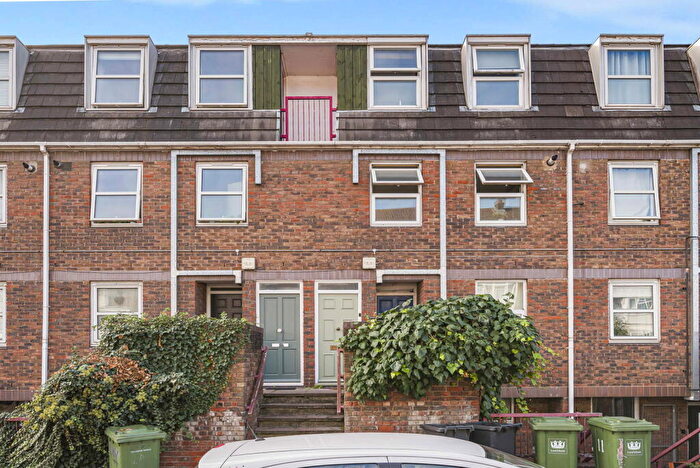 2 Bedroom Maisonette For Sale In Reginald Road, London, SE8