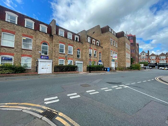 2 Bedroom Flat To Rent In Blenham Mews, Enfield, EN2